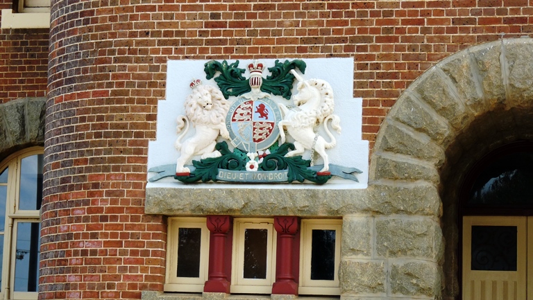 Interessantes Stadtwappen am Rathaus